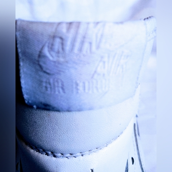 White NIKE AIR FORCE 1s size 9.5 mens - Picture 5 of 7